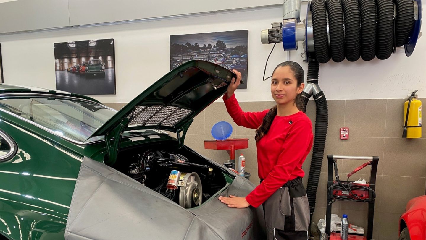 Daniela Parra está inscrita en el programa Técnico Certificado Porsche.