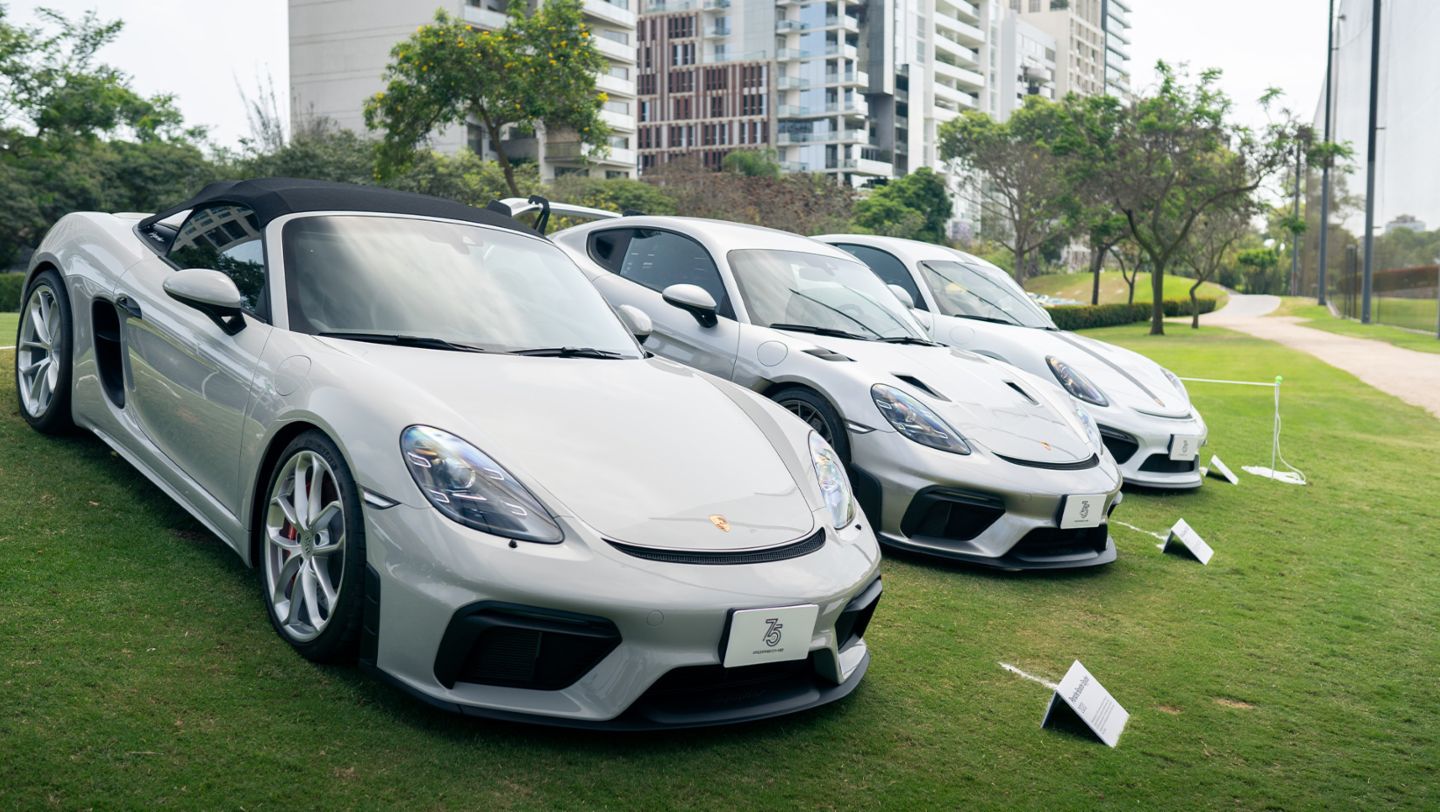 Autos superdeportivos de Porsche en la Exhibición de Autos Clásicos y Deportivos, que se llevó a cabo en el Lima Golf Club, Lima, Perú, Porsche AG
