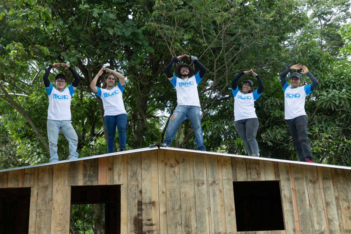 Porsche y Grupo Los Tres realizan donación de viviendas a familias guatemaltecas en colaboración con TECHO