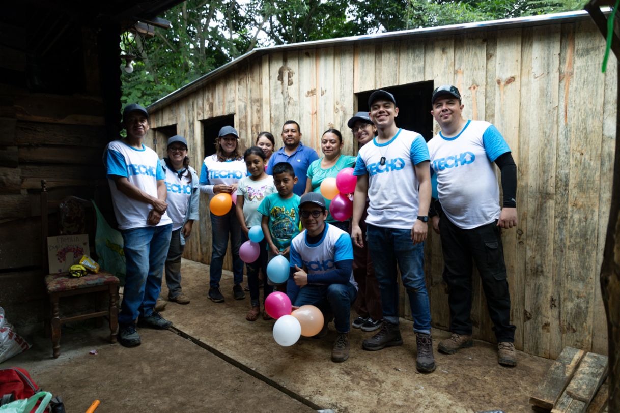 Porsche y Grupo Los Tres realizan donación de viviendas a familias guatemaltecas en colaboración con TECHO