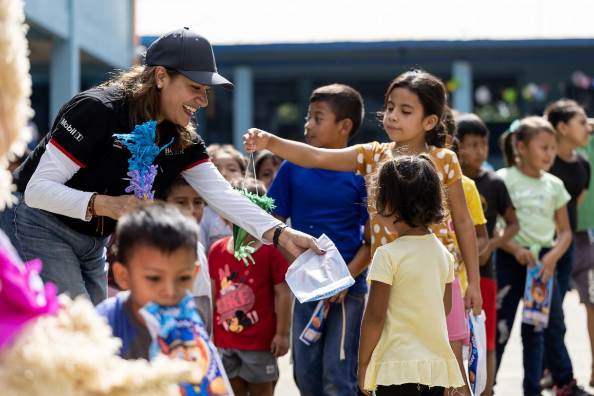 Porsche y Grupo Los Tres realizan donación de viviendas a familias guatemaltecas en colaboración con TECHO