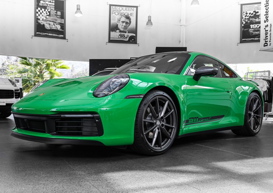 Porsche 911 Carrera T, Python Green, 2023, Porsche Center Santiago