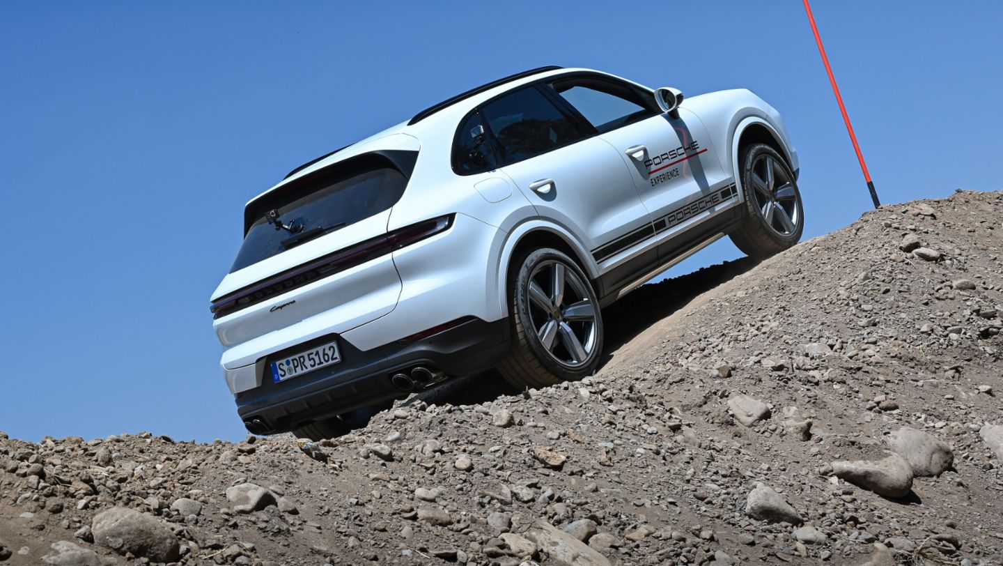 Porsche Cayenne II, Porsche World Road Show, Chile, 2024