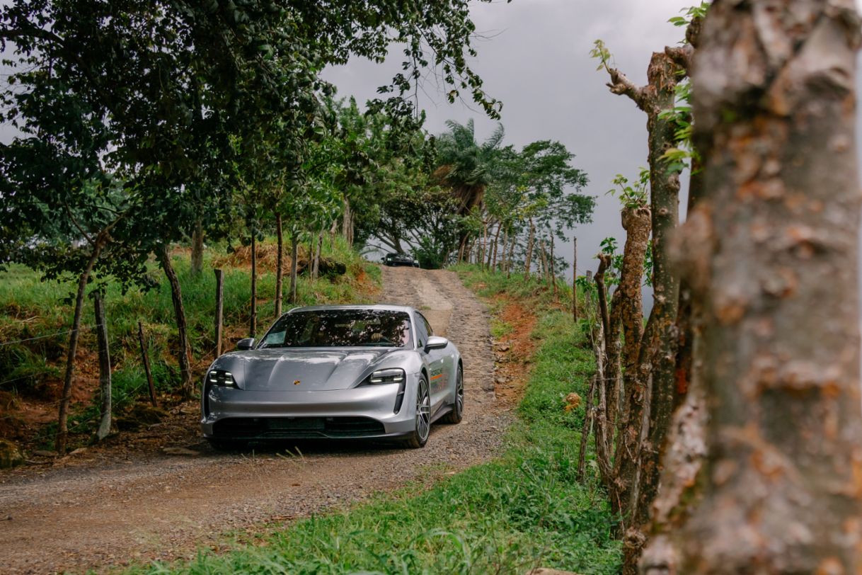El Taycan es el primer vehículo 100% eléctrico de la marca y el tercer modelo más vendido en Costa Rica.