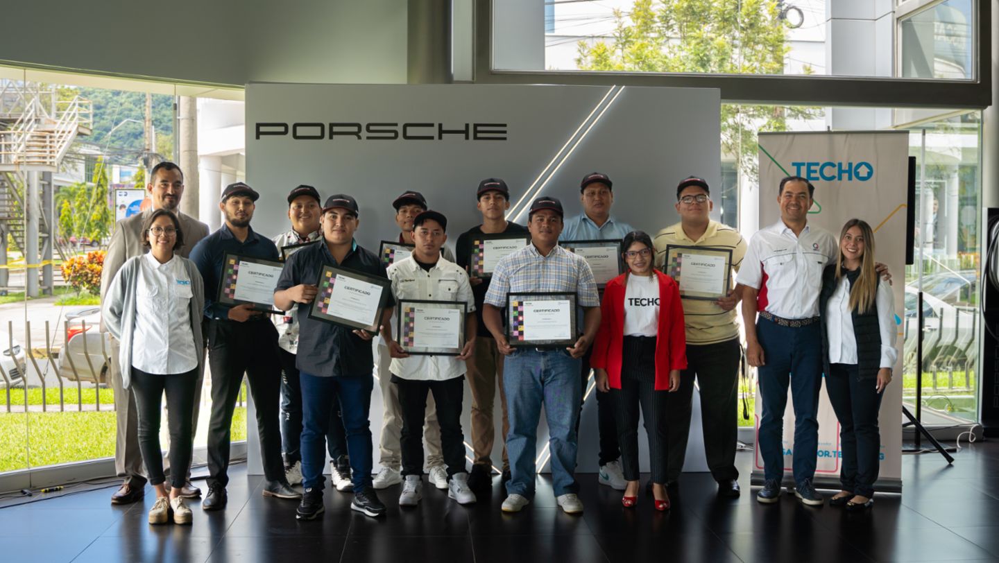 Graduación del Programa de Formación en Mecánica Automotriz, Porsche Center El Salvador, El Salvador, 2024, Porsche AG