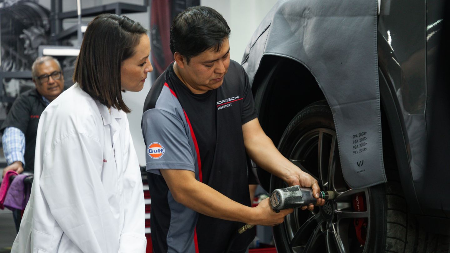 Porsche Guatemala celebra una jornada exitosa de ‟Técnico Por Un Día”