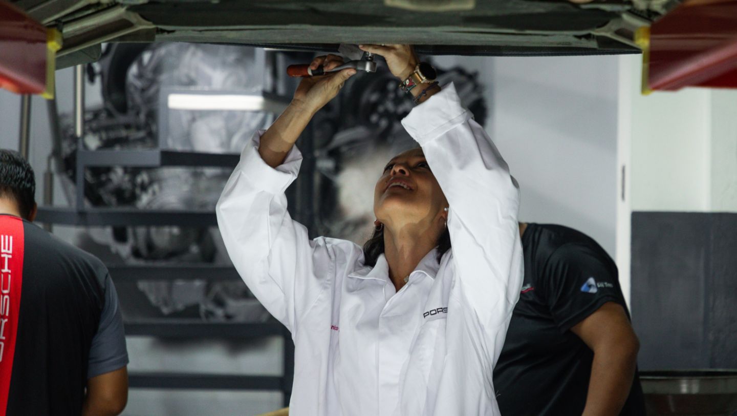 Porsche Guatemala celebra una jornada exitosa de ‟Técnico Por Un Día”