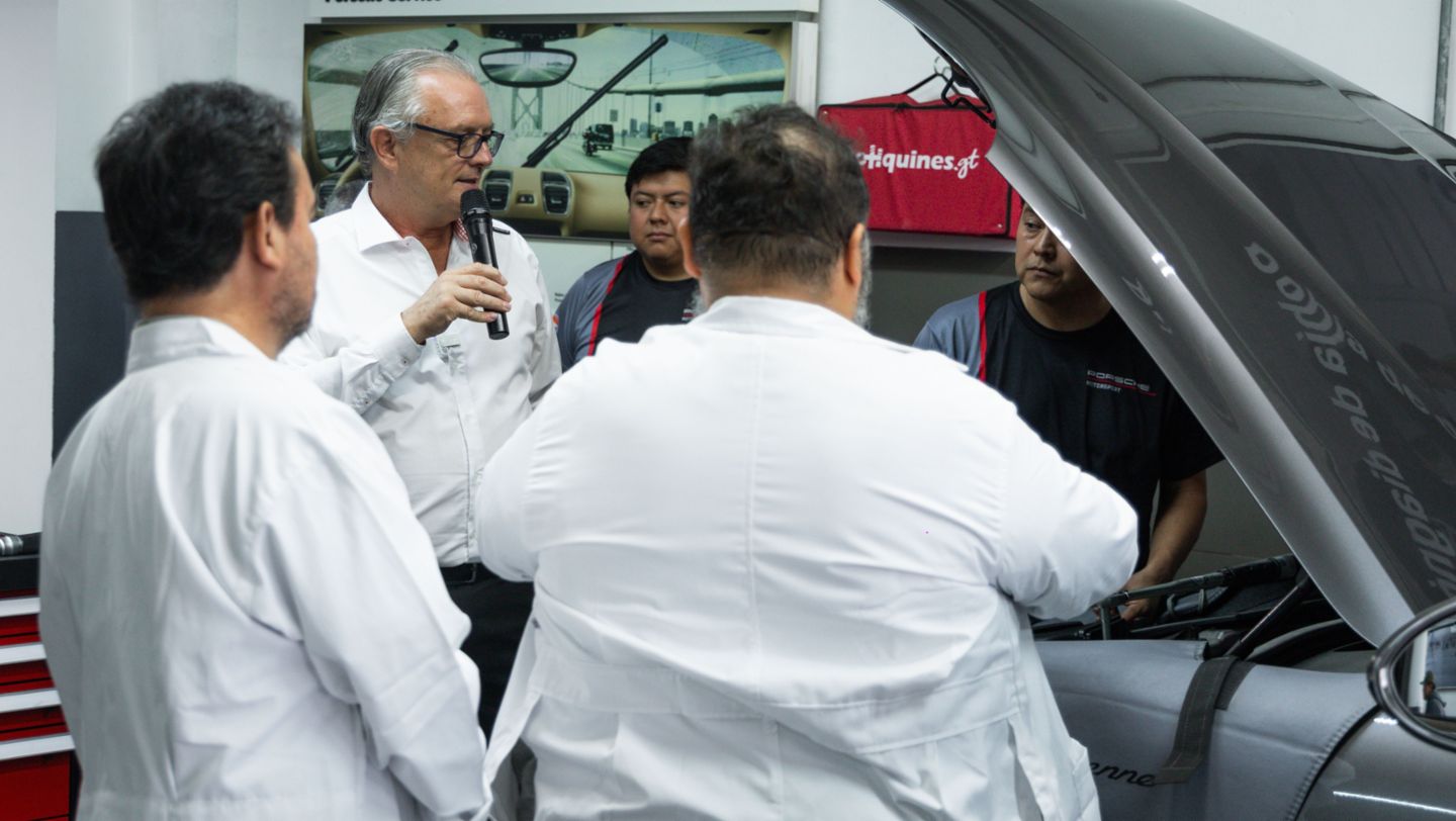 Porsche Guatemala celebra una jornada exitosa de ‟Técnico Por Un Día”