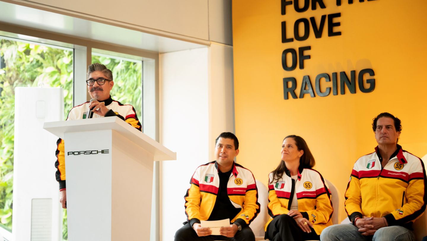 Hermilo Nájera, especialista de Relaciones Públicas de Porsche de México, Conferencia de la participación de Porsche en La Carrera Panamericana, Porsche de México.
