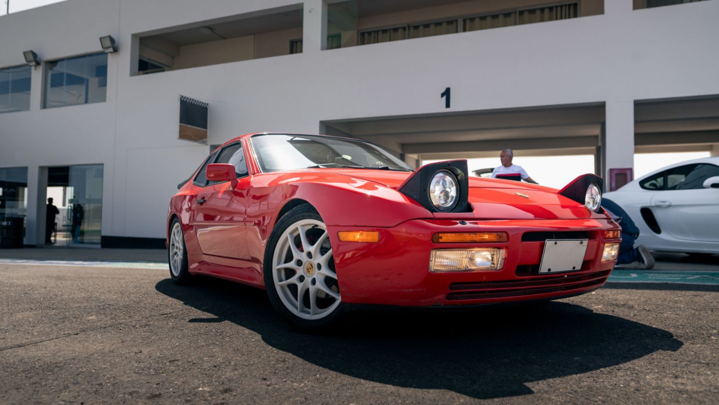 El 944 Turbo en el primer Track Day Experience que realiza Porsche Perú en el año, que se llevó a cabo en el Autódromo La Chutana, Lima, Perú, Porsche AG.