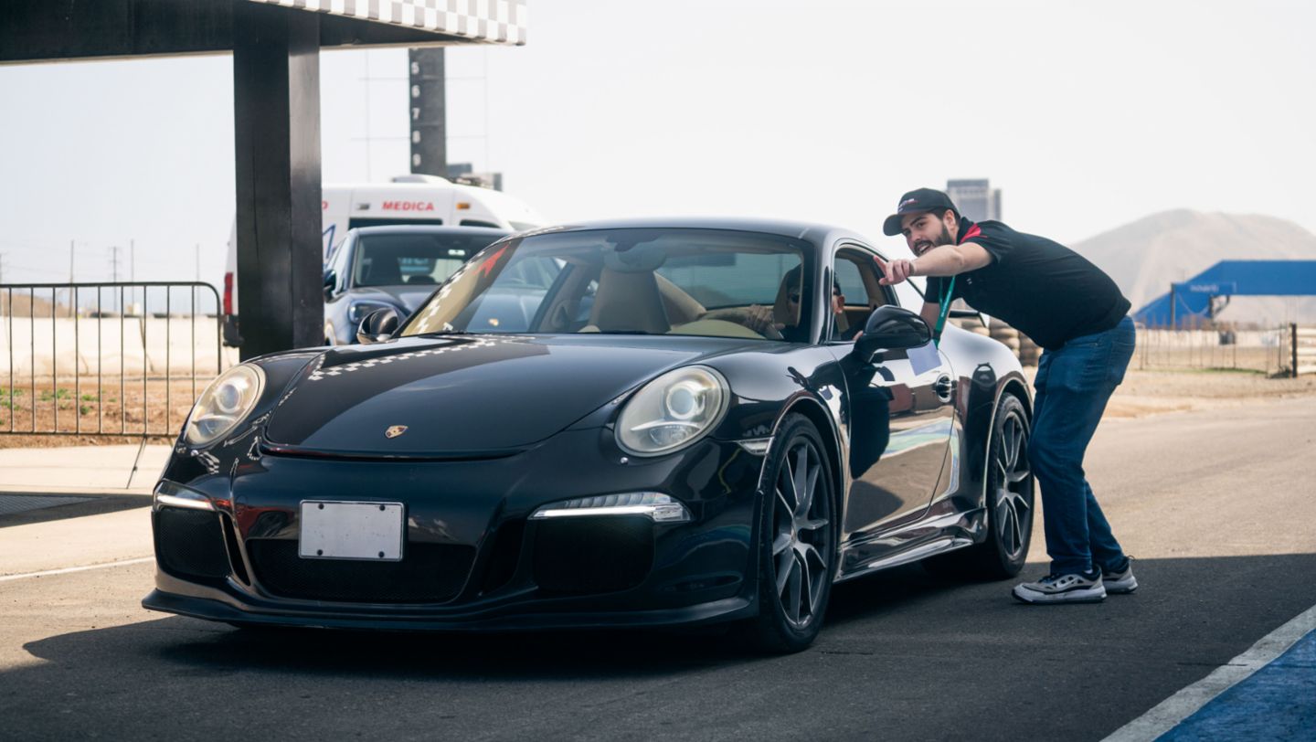 Últimas indicaciones a los asistentes antes de iniciar el circuito durante el primer Track Day Experience que realiza Porsche Perú en el año, que se llevó a cabo en el Autódromo La Chutana, Lima, Perú, Porsche AG.