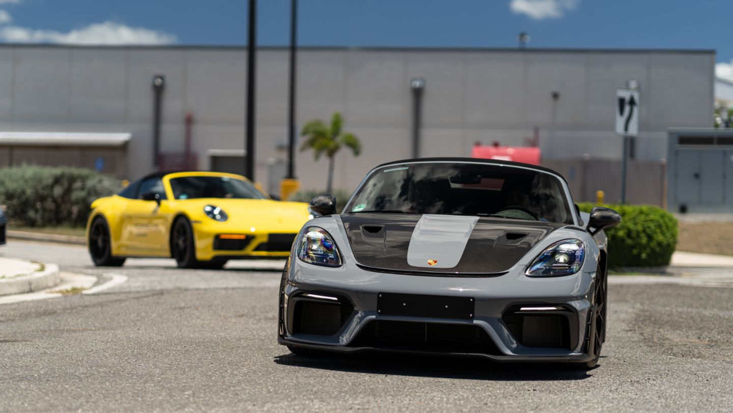 (Izq-Der) 911 Targa 4 GTS 718 Boxster Spyder RS, Porsche World Road Show, Puerto Rico, 2024