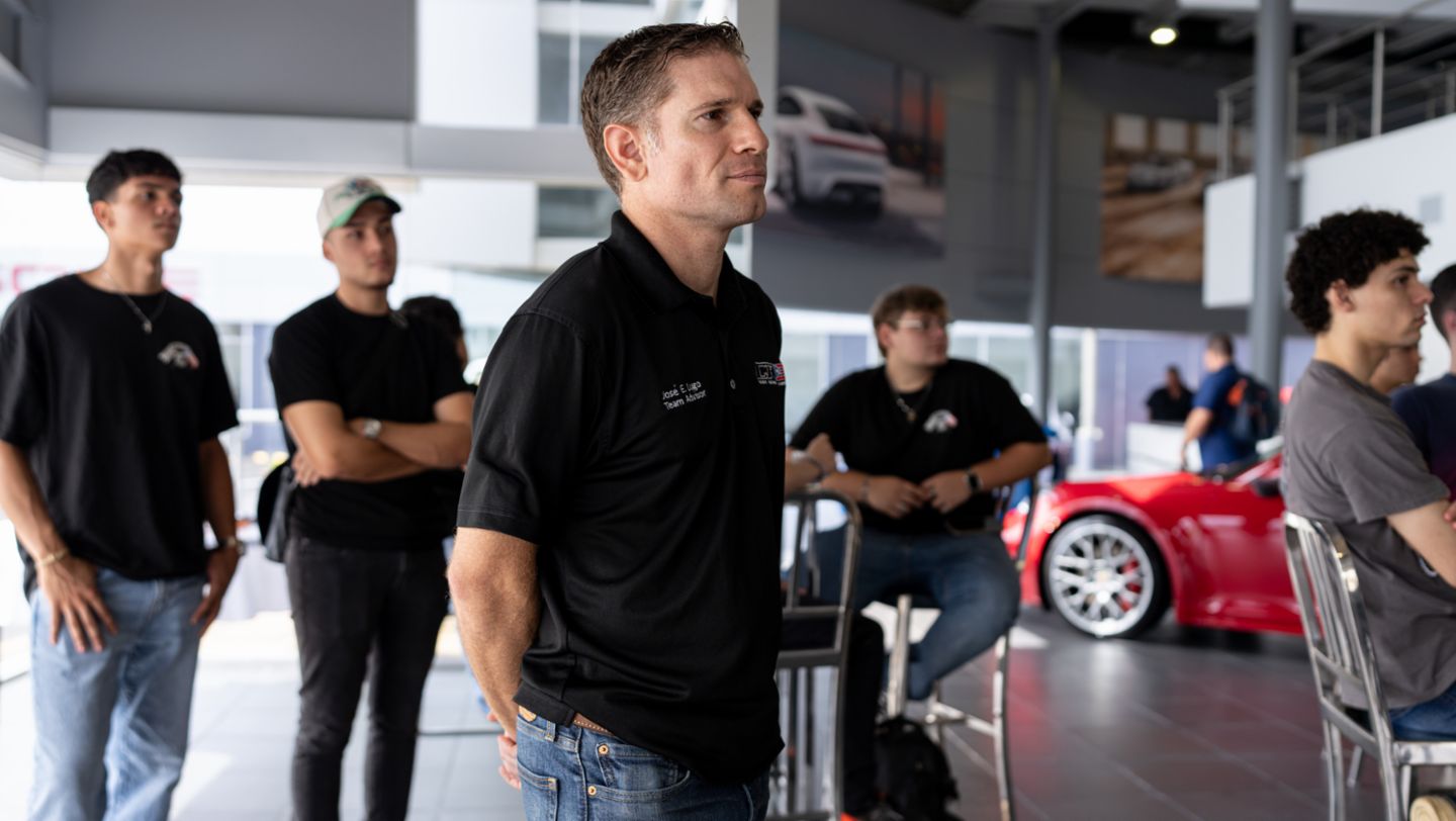 Porsche Center Puerto Rico dedica su iniciativa "Técnico por un día" a educar estudiantes sobre movilidad eléctrica.