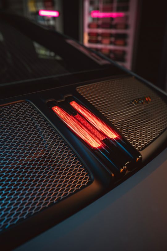 Por primera vez, Porsche también ofrece en este modelo la dirección en el eje trasero, combinada con una desmultiplicación más directa para el eje delantero