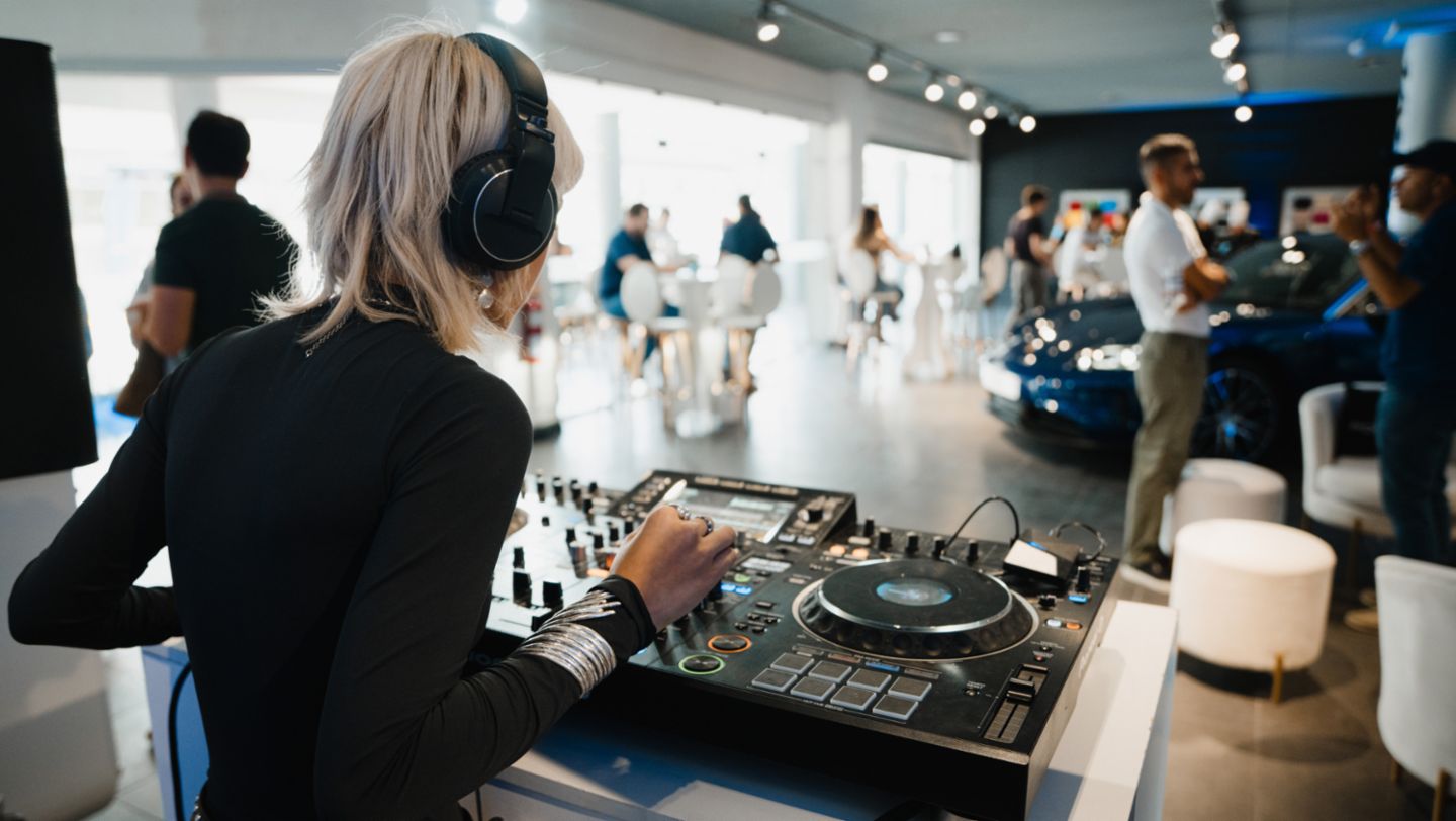 Porsche Center San José presentó el nuevo Taycan para Costa Rica