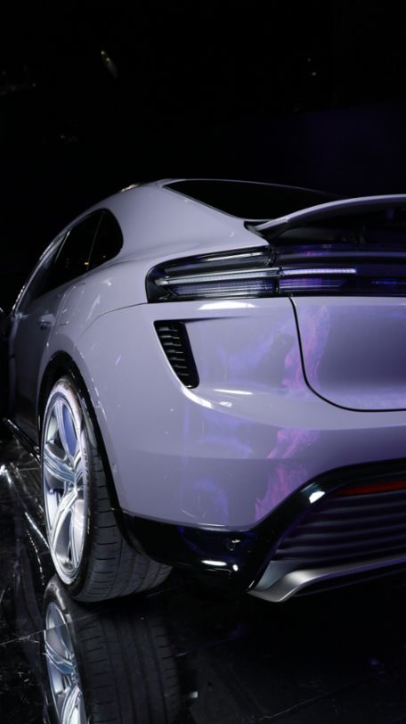 Porsche Macan Turbo Electric, presentación en México, Plaza Carso, Porsche de México.