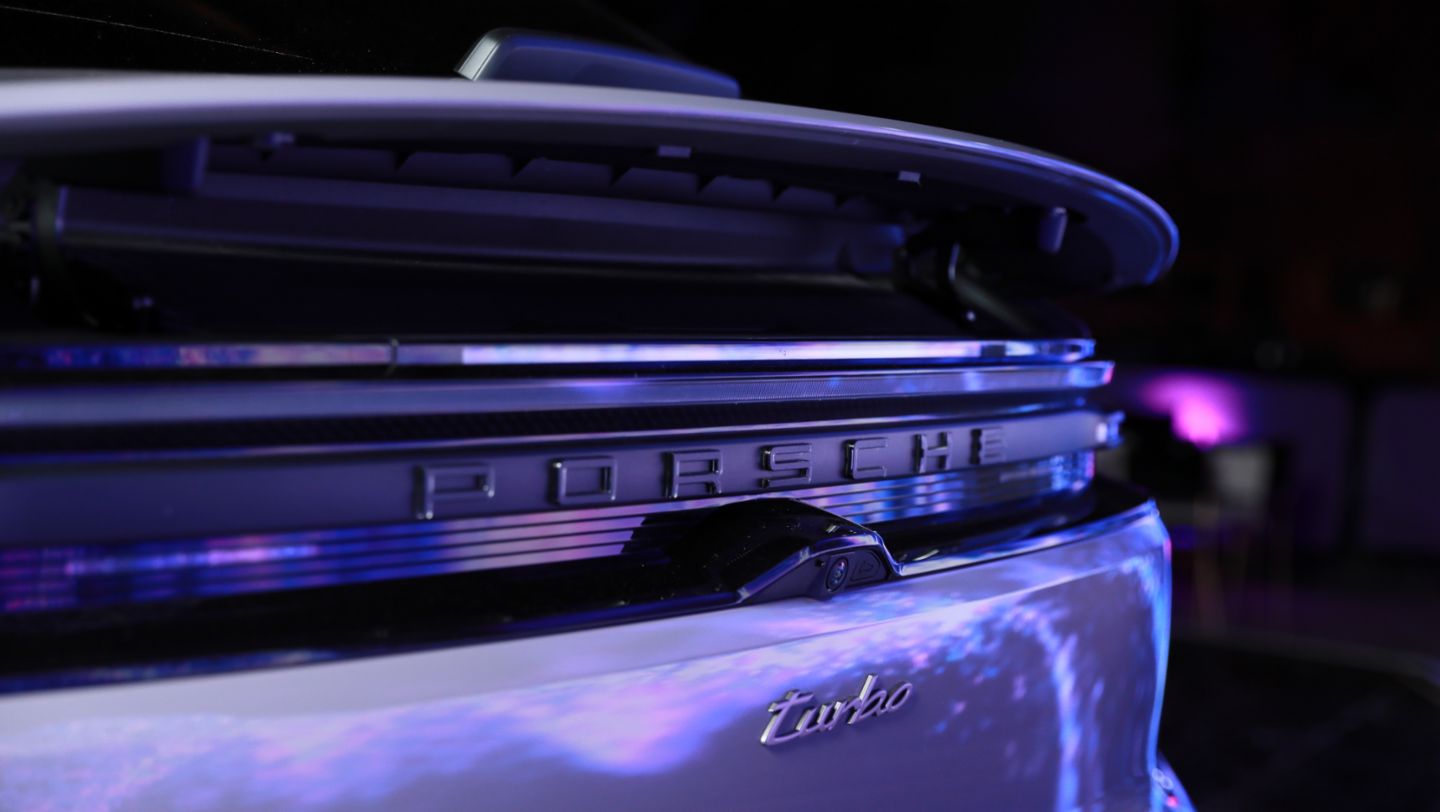 Porsche Macan Turbo Electric, presentación en México, Plaza Carso, Porsche de México.