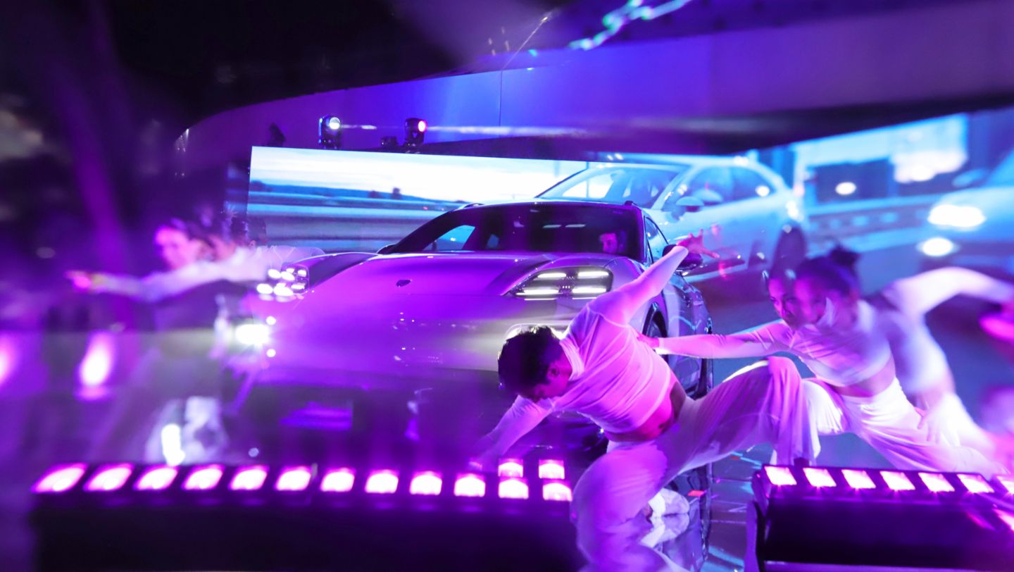 Porsche Macan Turbo Electric, presentación en México, Plaza Carso, Porsche de México.