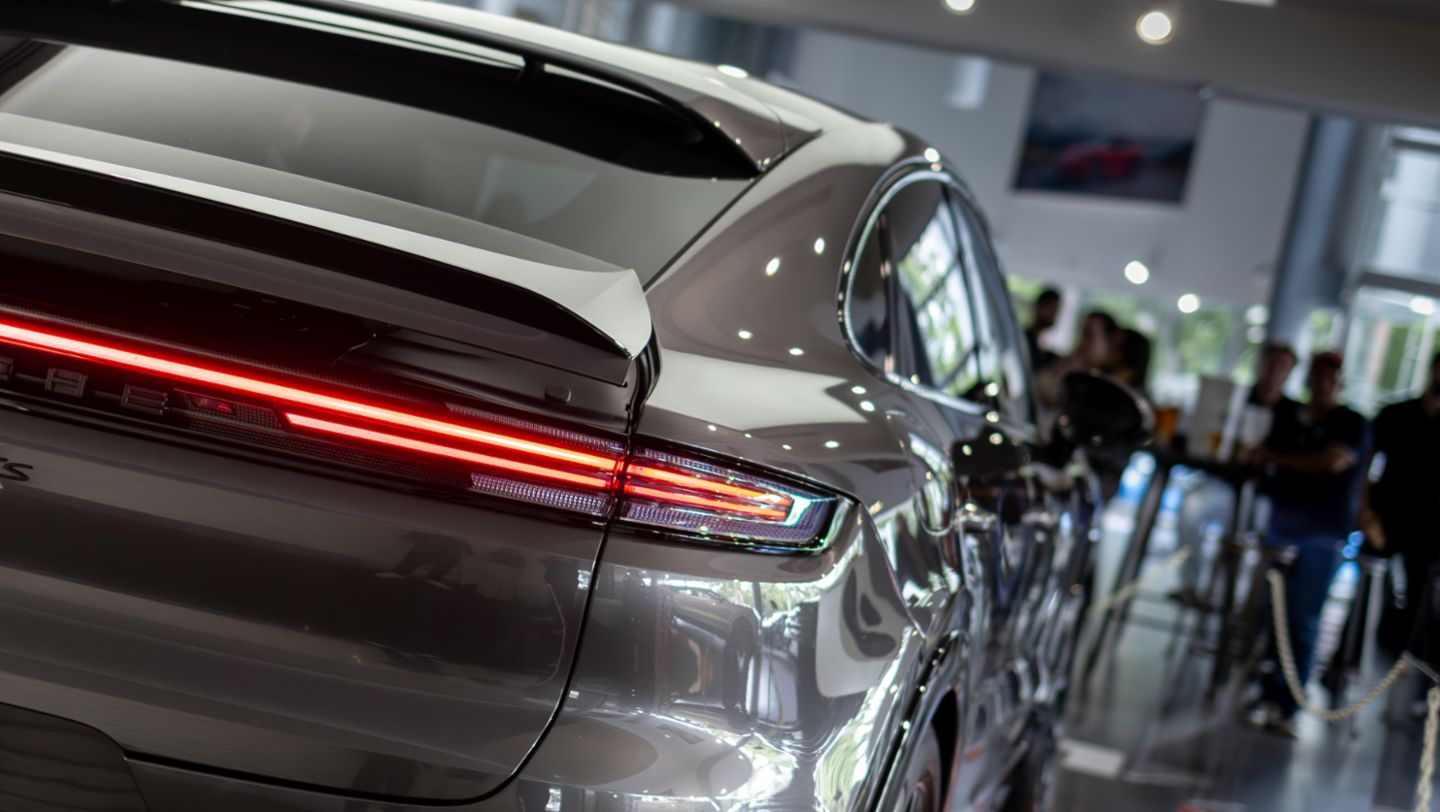 Porsche presenta en Panamá el nuevo Cayenne GTS: máximo dinamismo con un motor V8