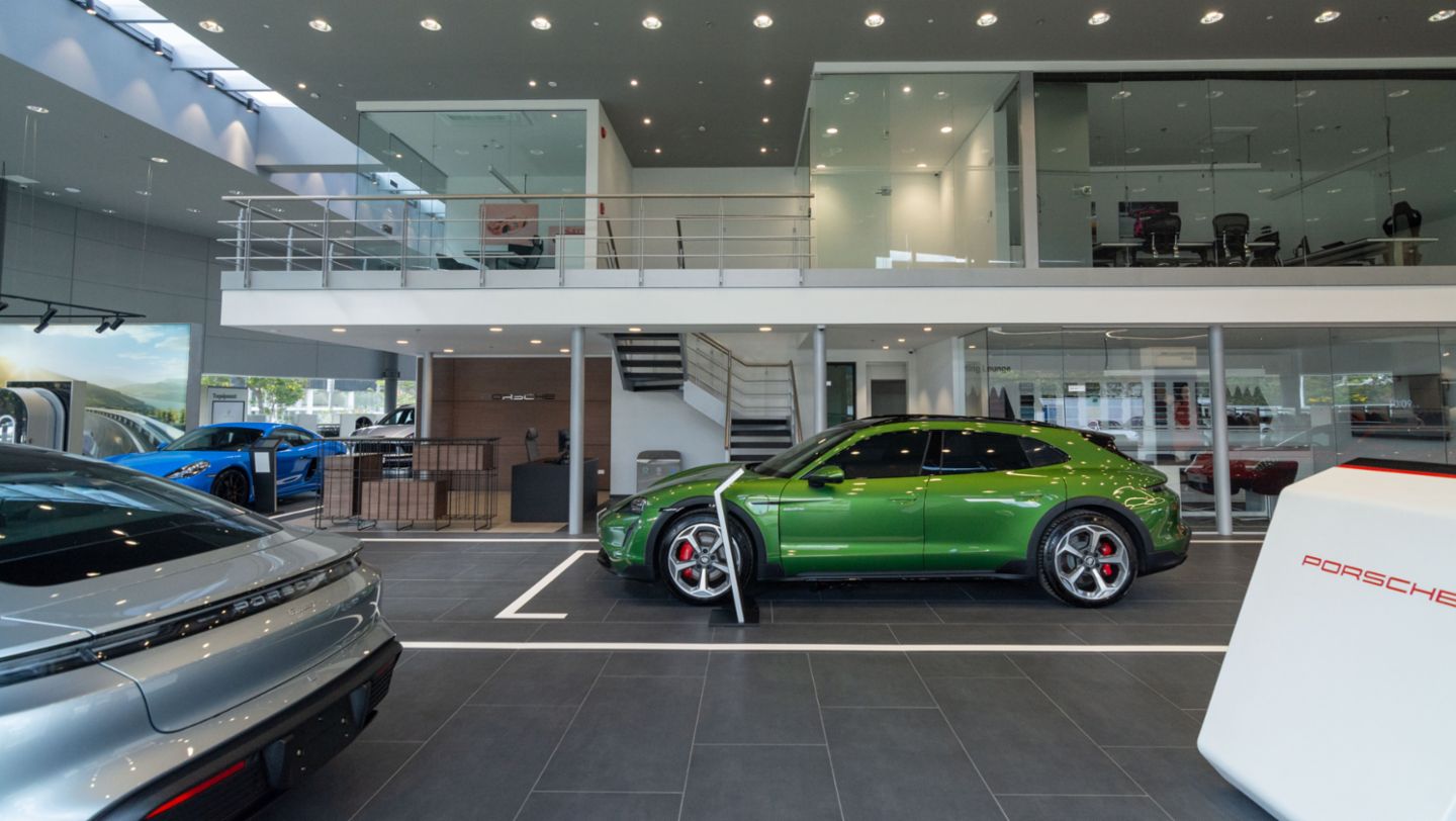 Showroom de vehículos, Porsche Center Bogotá; Colombia.