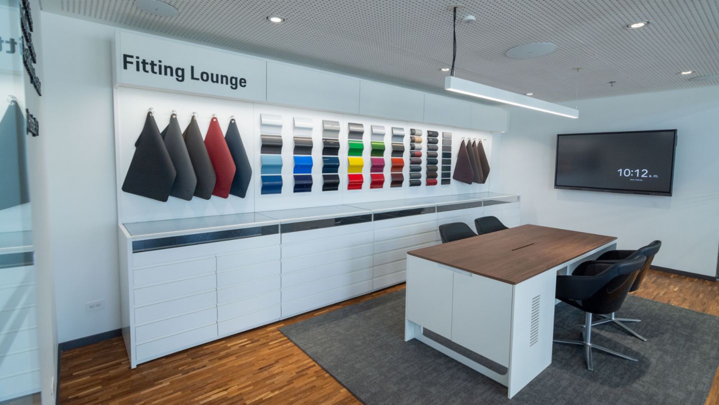 Fitting Lounge ideal para personalización de los vehículos; Porsche Center Bogotá; Colombia.