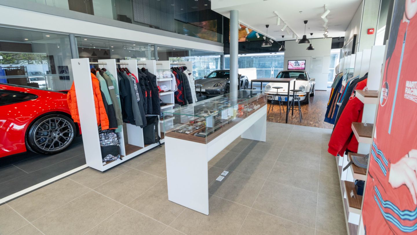 Boutique Porsche Lifestyle; Porsche Center Bogotá; Colombia.