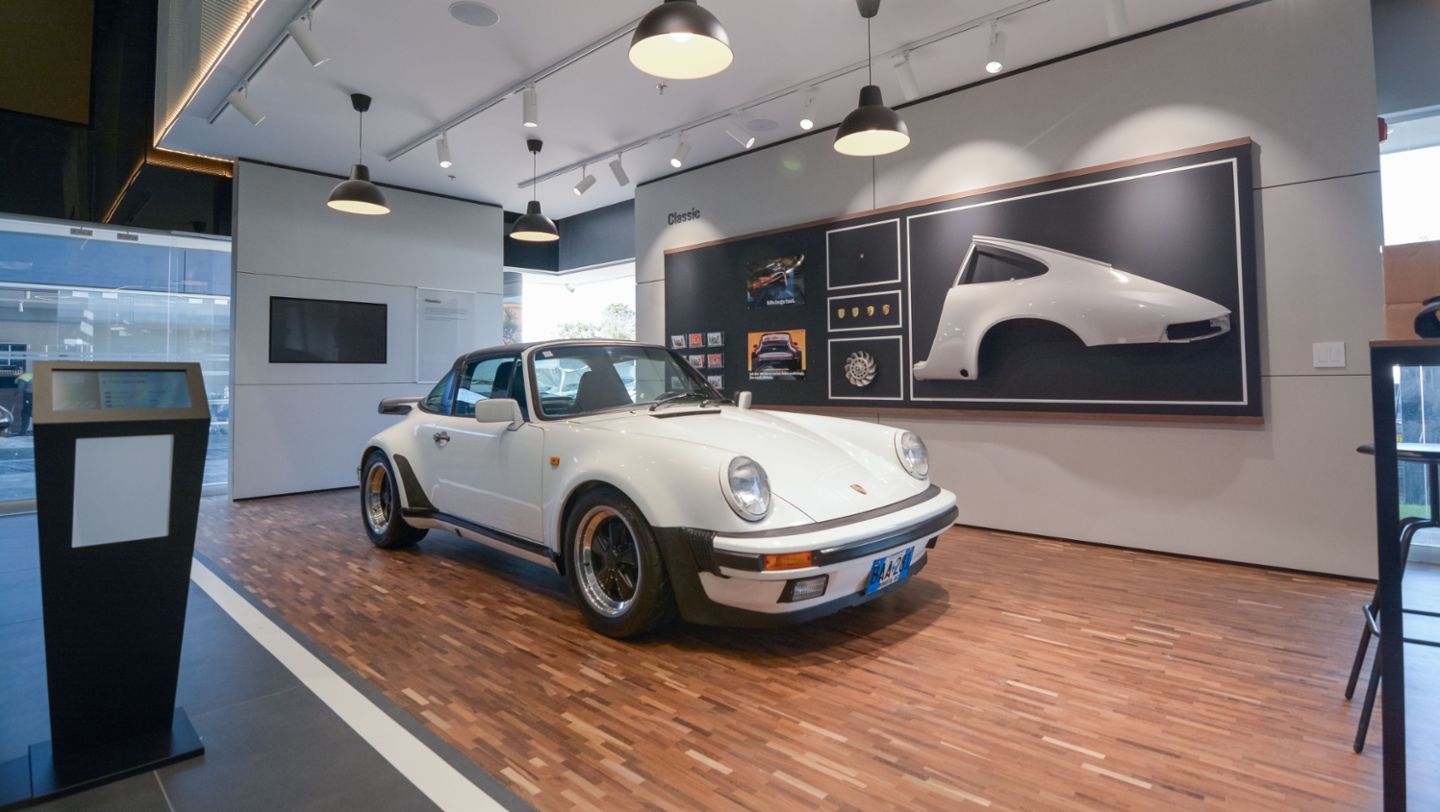 Módulo especial para clásicos; Porsche Center Bogotá; Colombia.