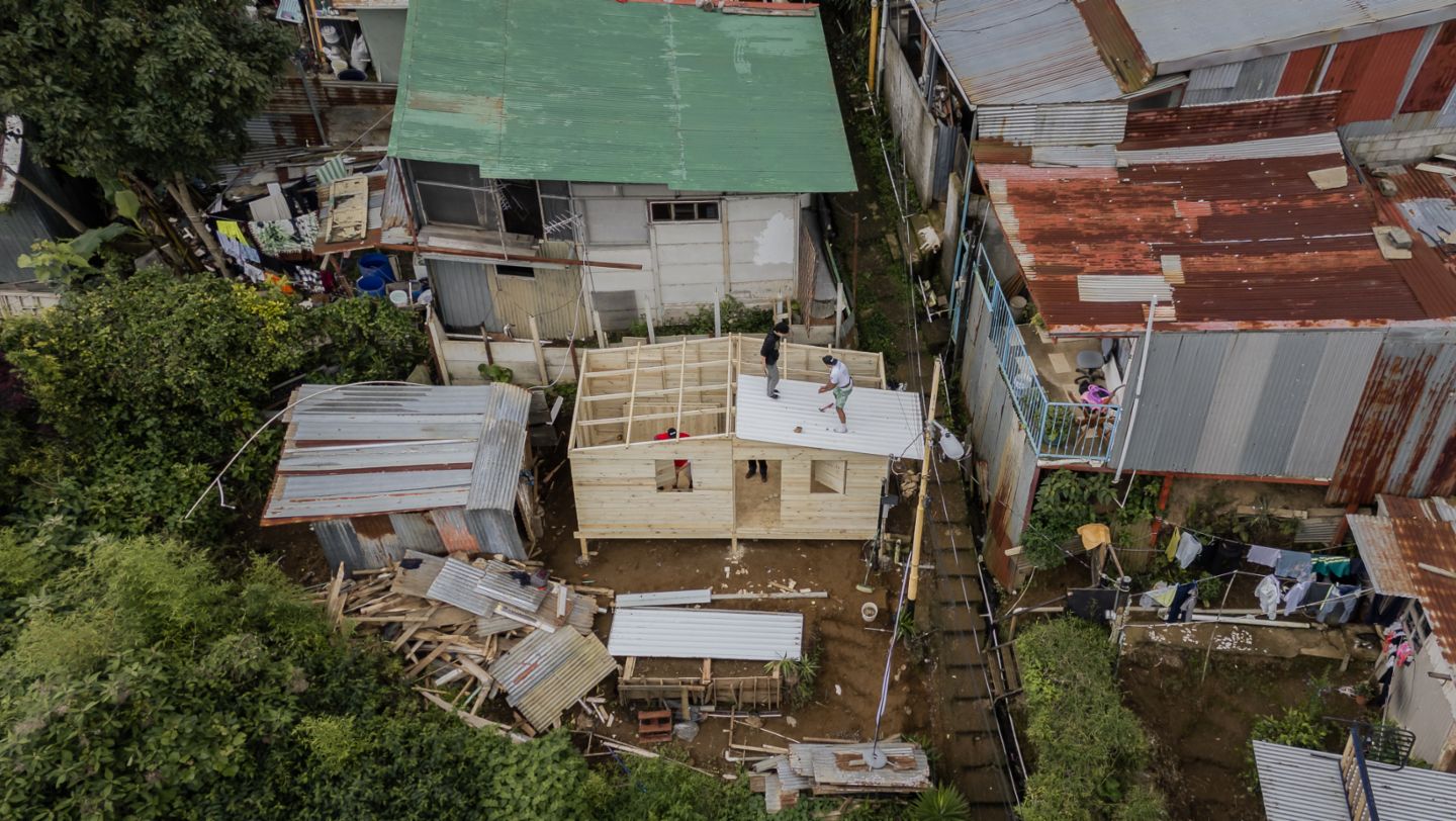 Con esta acción se alcanzan 33 casas construidas por Porsche en el país.