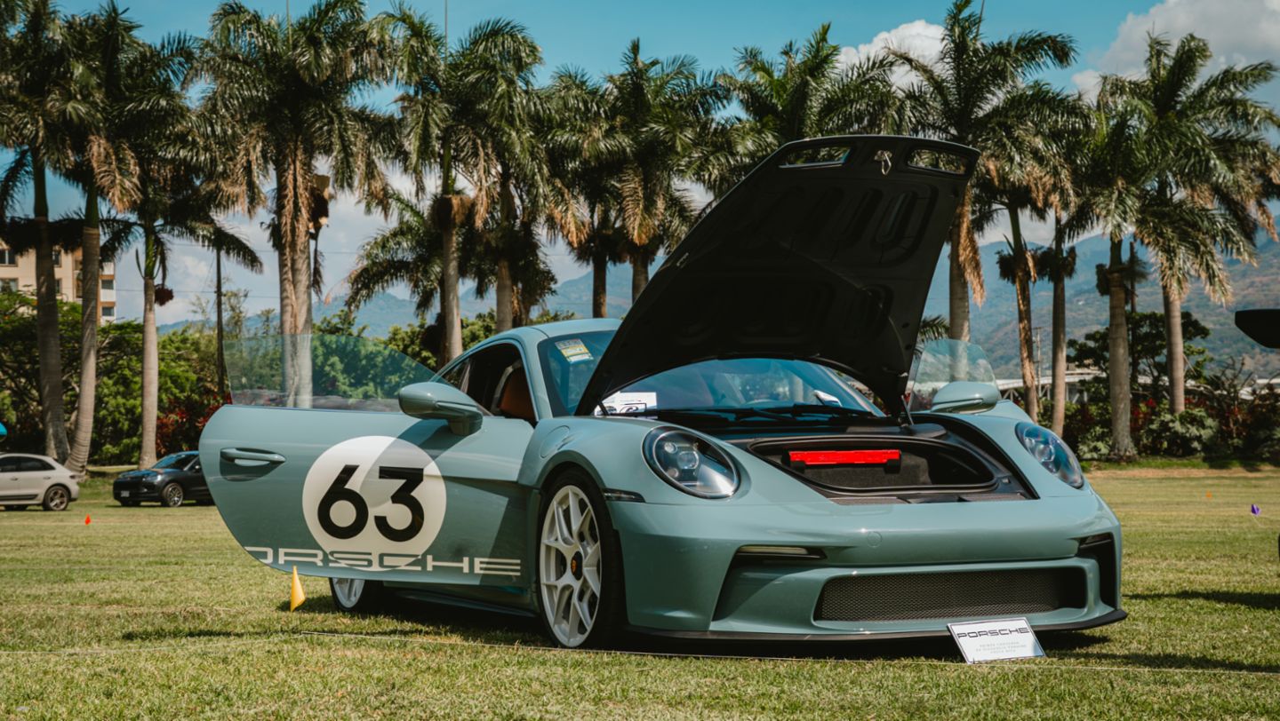 Más de 100 Porsche se exhibieron en el Garden Fest, un homenaje a la historia y el diseño automotriz