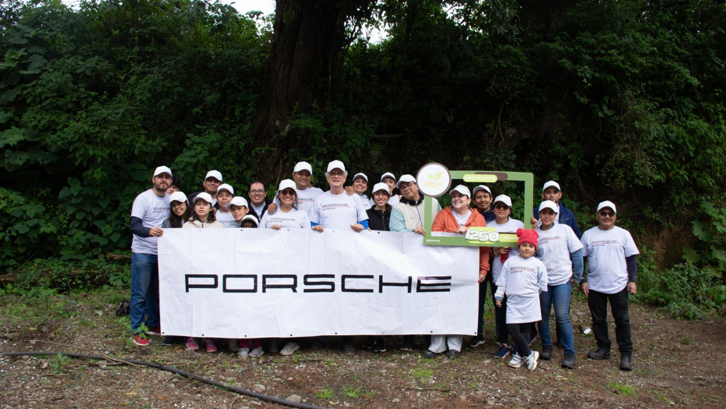 Porsche Guatemala y Grupo Los Tres reafirman su compromiso ambiental con la plantación de 1,250 árboles en Guatemala