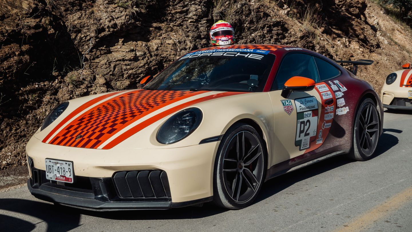 Porsche 911 GTS (P2), auto que condujo Gael García Bernal en La Carrera Panamericana; Porsche de México, 2025.