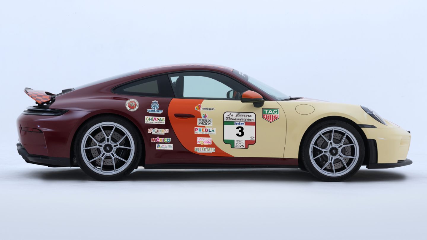 El Porsche 911 GT3 con paquete Touring marcado con el número 3, pilotado por Timo Bernhard en La Carrera Panamericana 2025, México, Porsche AG