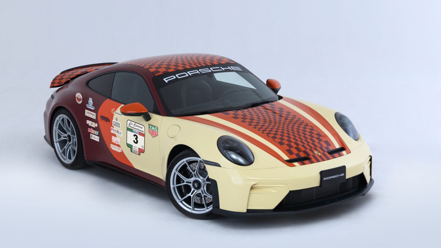 El Porsche 911 GT3 con paquete Touring marcado con el número 3, pilotado por Timo Bernhard en La Carrera Panamericana 2025, México, Porsche AG