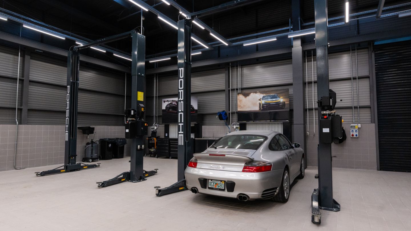 Porsche Center Uruguay, Uruguay, 2025