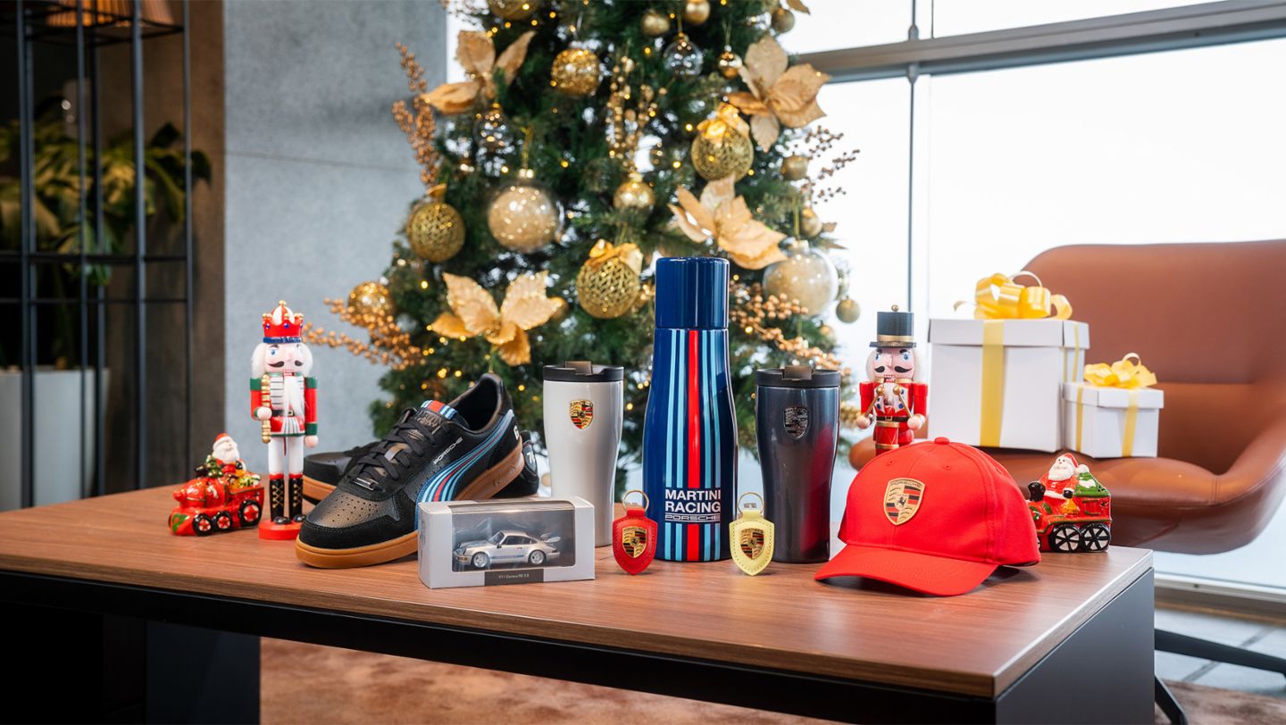 Algunos productos de la campaña navideña ‟Season of Wonder” del fabricante de Stuttgart, que se llevará a cabo hasta el 23 de diciembre y en donde podrá encontrar toda la colección de esta temporada festiva, así como productos exclusivos de Porsche Lifestyle, Lima, Perú, Porsche AG.