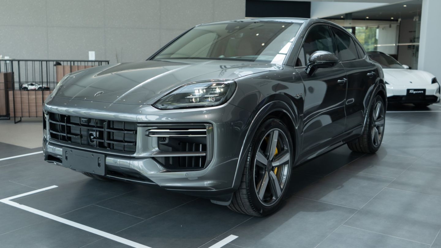 Porsche Cayenne Turbo E-Hybrid Coupé, Porsche Center Buenos Aires, Argentina, 2025