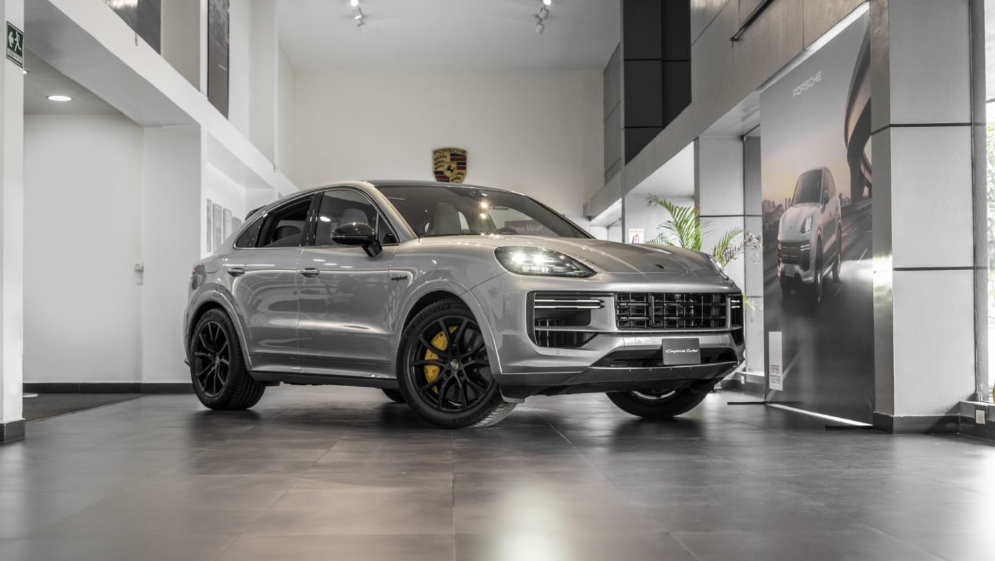 Porsche Cayenne Turbo E-hybrid Coupé, Porsche Center Quito, Quito, ECU, 2025, Porsche Ecuador