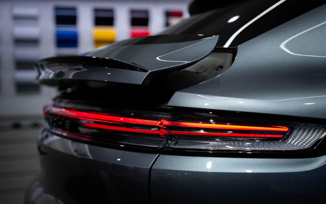 Maletera del nuevo Cayenne Coupé Black Edition, en color gris Vanadio, Perú, Porsche AG.