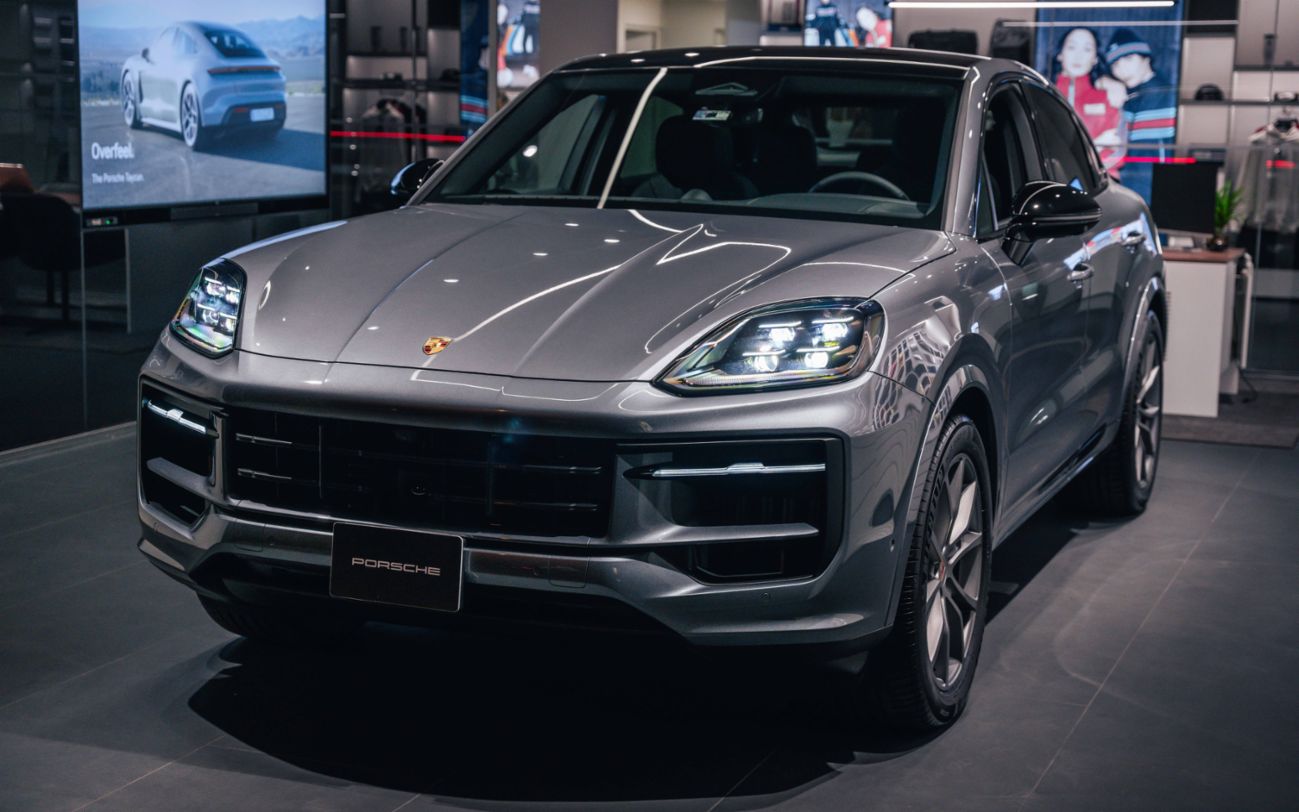 Modelo Cayenne Coupé Black Edition, en color gris Vanadio, Perú, Porsche AG.