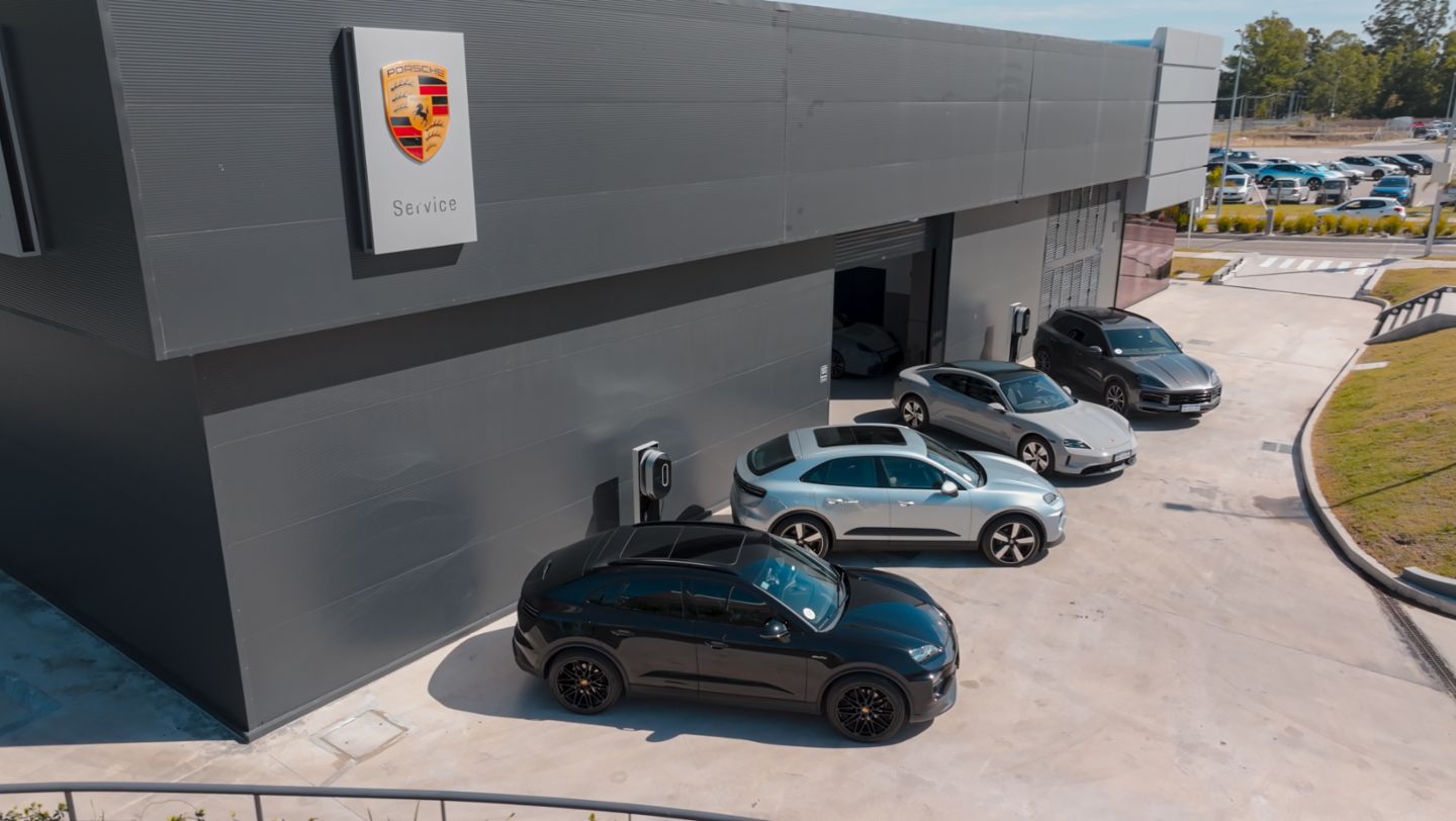 Porsche Taycan 4S, Macan 4, Cayenne, Porsche Road Tour Uruguay, Uruguay, 2026