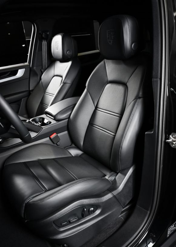 Porsche Cayenne Black Edition, Porsche Center Santiago, Chile, 2026