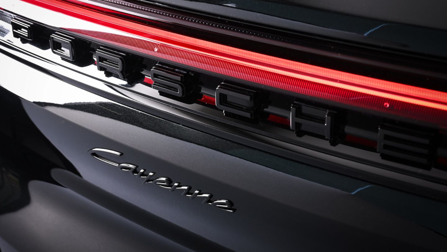 Porsche Cayenne Black Edition, Porsche Center Santiago, Chile, 2026