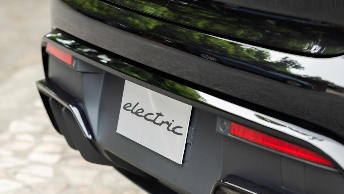 Porsche Macan GTS Eléctrico, Porsche Center Guatemala, 2026.