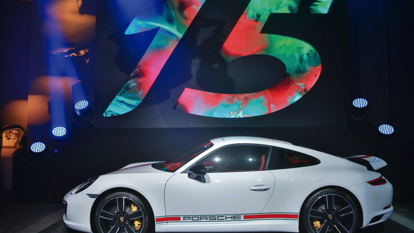2016: Porsche Exclusive Manufaktur personalizó 15 unidades 911 Carrera GTS edición '15 Years Porsche Mexico'