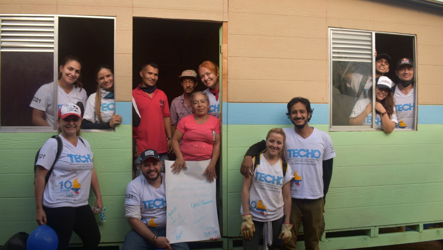 Entrega de vivienda en Colombia.