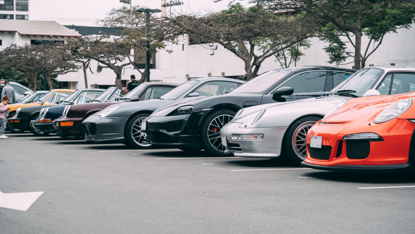 Clásicos, ediciones especiales y el nuevo Taycan se dieron tiempo para llegar al Club de Golf de San Isidro, en Lima.