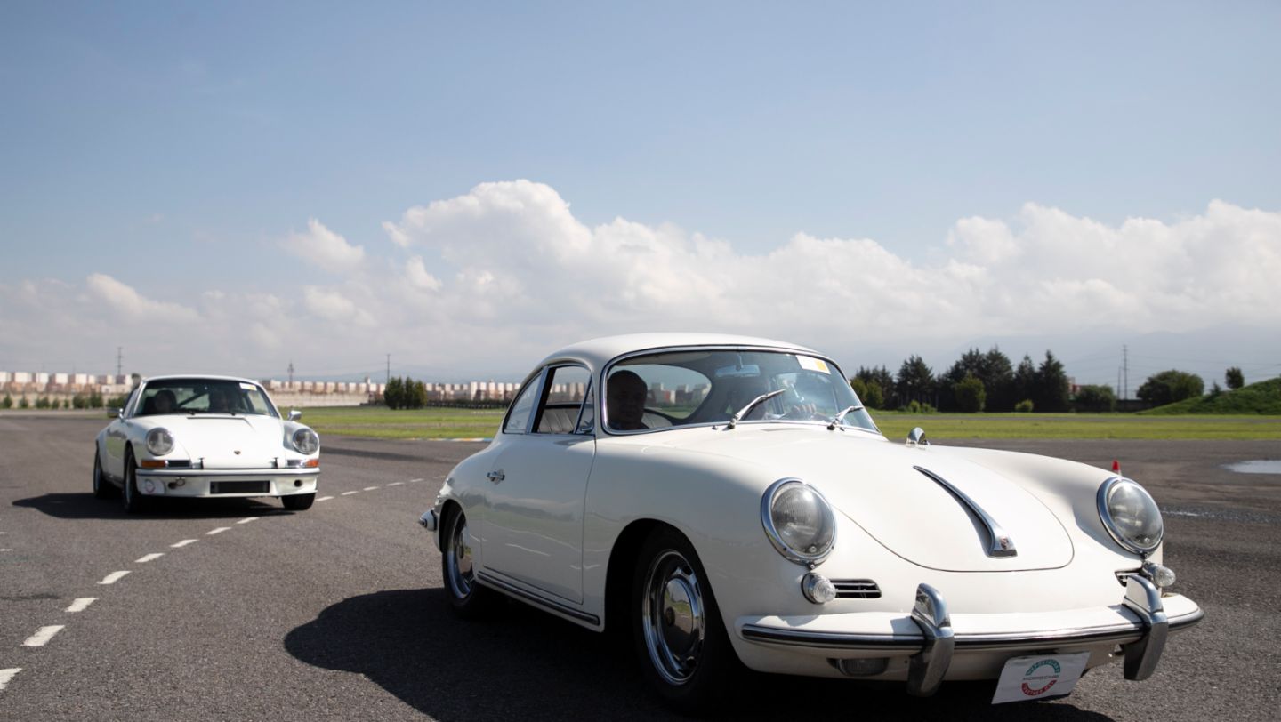 Un Porsche 356 le marca el camino a un 911