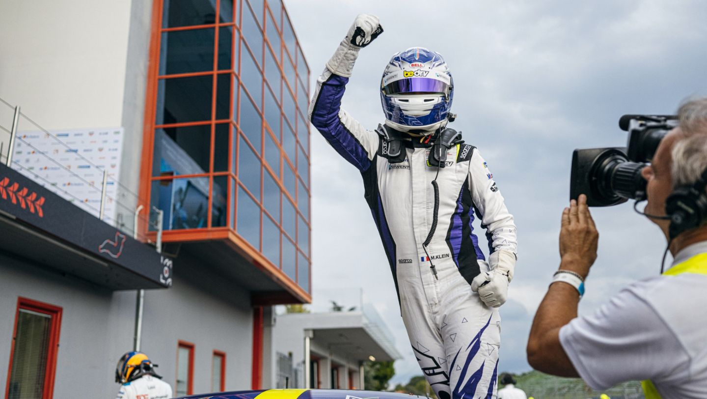 2025_pcci04_Imola_race1_Klein esulta per la vittoria