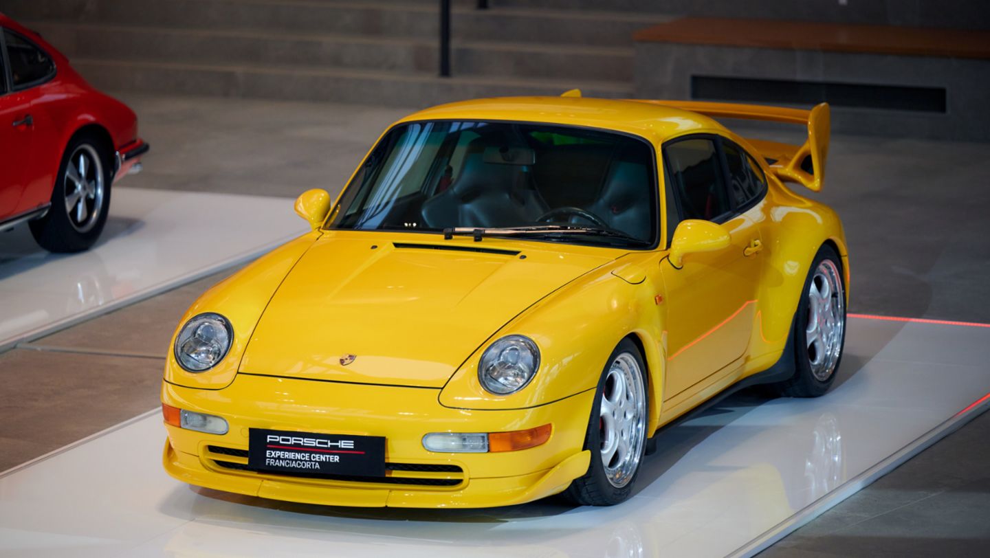 993 RS del 1995 in Speed Yellow, restaurata dal Centro Porsche Alessandria