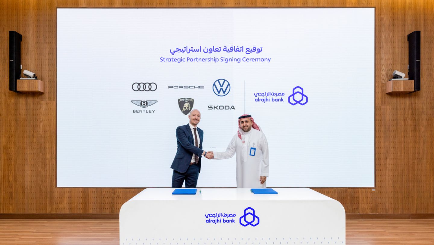 David Picandet, Managing Director of Porsche Services Middle East and Africa, Majed Saleh Al-Rajhi, General Manager, Retail Banking for Al Rajhi Bank, 2025, Porsche Middle East